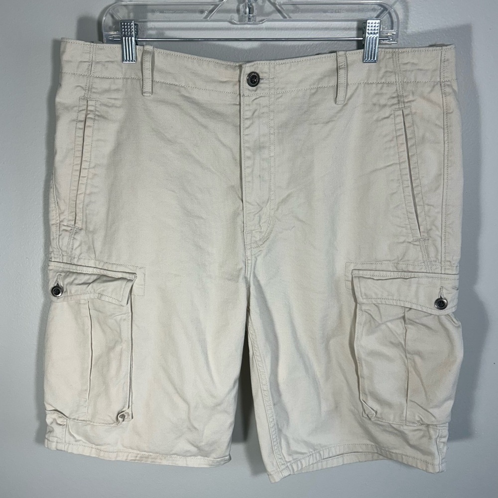Levi’s Men’s White Cargo Shorts 36 x 10” 100% Cotton Utility Pockets Casual